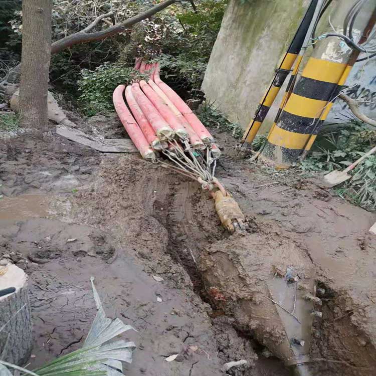 黎母山镇拖拉管